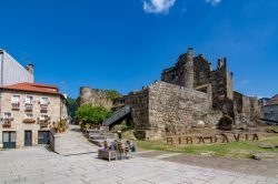 I resti del castello medievale di Ribadavia, provincia dell'Ourense (Spagna) - © Dolores Giraldez Alonso / Shutterstock.com