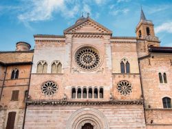 I tre rosoni della Cattedrale di Foligno, intitolata a San Feliciano (Umbria).
