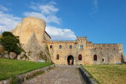 Il bel Castello di Bovino in provincia di Foggia, Subappennino Dauno, Puglia - © dancar / Shutterstock.com