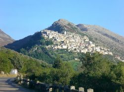 Il borgo di Castelcivita nel Cilento, Campania - © Liberotag73 - CC BY-SA 3.0, Wikipedia