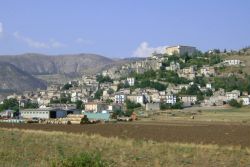Il borgo di Navelli in Abruzzo, Provincia de L'Aquila - © Zitumassin - Wikipedia