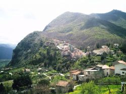 Il borgo di Trecchina si trova sulle montagne ad est di Maratea, in Basilicata - © Di Luke18389 -  CC BY-SA 3.0 - Wikipedia