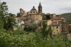 Il borgo medievale di Cocullo in Abruzzo, al confine tra la Valle Peligna e la Marsica.