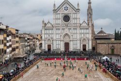Il calcio storico fiorentino: la partita in piazza Santa Croce a Firenze, Toscana - © www.calciostoricofiorentino.it
