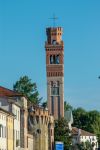 Il campanile del centro di Roncade in Veneto, comune viscino a Treviso.