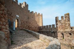 Il castello di Almourol a Vila Nova da Barquinha (Portogallo). Raggiungibile solo tramite imbarcazioni, questo castello aveva funzione militare diversamente dalla altre strutture templari - Sandra ...