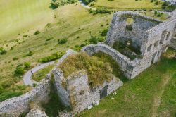 Il castello di Spis visto dall'alto, Zehra, Slovacchia. Quest'antica fortezza medievale si trova 60 km a nord ovest di Kosice - © A. Aleksandravicius / Shutterstock.com