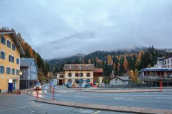 Il centro di Albula-Alvra in autunno: siamo nel Canton dei Grigioni in Svizzera - © Balakate / Shutterstock.com