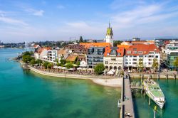 Il centro storico di Friedrichshafen si affaccia sul Lago di Costanza, in Germania.