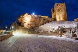 Il centro storico di Pollina nel nord della Sicilia, fotografato di notte