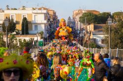 Il coloratissimo Carnevale di Civita Castellana, uno degli appuntamenti più attesi del Lazio - © Ivano de Santis / Shutterstock.com