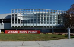 Il Computer History Museum di Mountain View in California, nel cuore della Silicon Valley (USA). Fondato nel 1996, questo spazio museale ospita, fra l'altro, tre mostre uniche che evidenziano ...