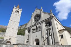 Il duomo ricostruito di Gemona in Friuli: venne gravemente danneggiato dal terremoto del 1976. Dedicato a santa Maria Assunta, questo edificio sacro ospita al suo interno preziose testimonianze ...