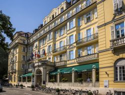Il famoso Parkhotel Laurien a Bolzano, Trentino Alto Adige. Situato nel cuore della città, a 200 metri dal duomo, questo elegante hotel in stile liberty del 1910 è circondato da ...