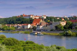 Il fiume Elba nella città di Pirna, Sassonia, Germania: nato nei Monti Sudeti in Repubblica Ceca, attraversa il territorio tedesco per poi sfociare nel Mare del Nord.



