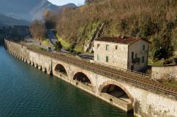 Il fiume Serchio a Borgo Mozzano in provincia di Lucca, Toscana