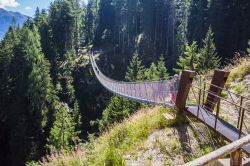 Il grande ponte tibetano della Val di Rabbi in ...