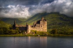 Il Kilchurn Castle si trova nelle Highlands ...