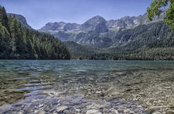 Il lago di Tovel in Trentino non lontano da Tuenno.