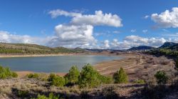 Il lago di Tranquera a Nuevalos, Aragona, Spagna.
