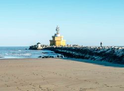 Il limite occidentale della Costa Cavallino: Punta Sabbioni con il suo faro