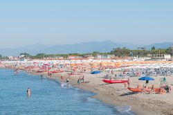 Il mare della Versilia e la spiaggia di Marina di Carrara in tempo di Covid, estate 2020
