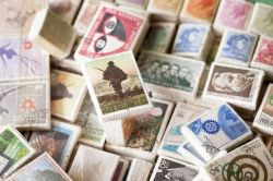 Il Mercatino filatelico e numismatico di via Armorari a Milano - © KOSKA ill / Shutterstock.com