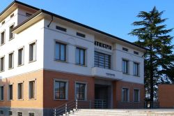 Il Municipio di Bertiolo, Comune del Friuli Venezia Giulia, famoso per la sua Festa del VIno - © Turismofvg.it