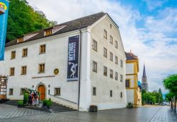 Il Museo Nazionale di Vaduz, Liechtenstein. Ospita un'esposizione permanente sulla cultura e la storia naturale del principato: attraverso le 42 sale si può effettuare un viaggio ...