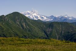 Il paesaggio dall'Oasi Zegna sulle Prealpi che sovrastano Biella in Piemonte