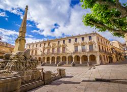 Il Palazzo Municipale di Soria, Spagna: il Palacio de los Linajes si trova in Plaza Mayor. L'edificio rinascimentale risale al XVI° secolo.

