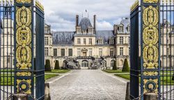 Il palazzo reale di Fontainebleau, Francia. Monumento storico dal 1862, il castello fa anche parte dei patrimoni mondiali dell'Unesco dal 1981. Al suo interno si trova anche una delle più ...