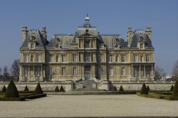 Il parco e la residenza di Chateau Maisons Laffitte, Ile de France, dintorni di Parigi - © Pack-Shot / Shutterstock.com
