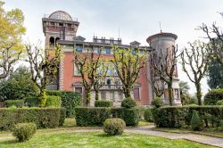 Il parco pubblico di Villa Toeplitz a Varese, Lombardia. Si estende su una superficie di circa 4 ettari con vialetti impreziositi da specie esotiche e giochi d'acqua.
