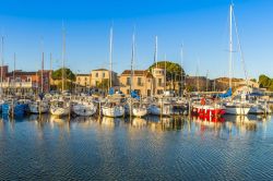 Il piccolo porto di Bouzigues sullo stagno di Thau in Occitania, Francia