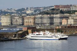 Il Porto di Napoli collega il capoluogo alle isole Campane, Pontine, alla Sardegna, Sicilia e arcipelaghi vicini