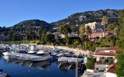 Il porto turistico di Beaulieu-sur-Mer in Costa ...