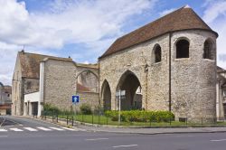 Il Priorato di Saint-Saviour a Melun. Si tratta di un complesso architettonico dell'XI secolo