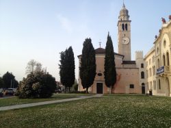 Il santuario della Madonna delle Grazie a Cordovado, Friuli Venezia Giulia. Costruito fra il 1600 e il 1603, questo edificio religioso ha forma ottagonale e accoglie al suo interno dipinti, ...