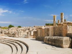 Il sito archeologico di Dougga, Tunisia. Qui si possono visitare i migliori resti romani d'Africa.
