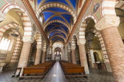 Il soffitto e la navata centrale della chiesa di Santa Maria Assunta a Soncino- © Claudio Giovanni Colombo / Shutterstock.com