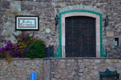 Il teatro Cervantes a Guanajuato, Messico. Progettato dall'architetto Jose Luis Martinez Cossio, questo teatro è stato aperto nel settembre 1979. Può ospitare sino a 430 persone ...