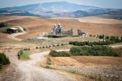 Il Teatro del Silenzio nelle campagne di Lajatico in Toscana - © wiktord / Shutterstock.com
