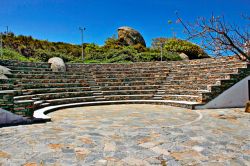 Il teatro in pietra nel villaggio di Volax, isola di Tino, Cicladi.

