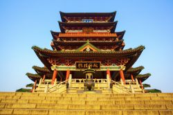 Il Tengwang Pavilion a Nanchang, Cina. Il padiglione del principe Teng fu costruito la prima volta nel 653 d.C. Si tratta dell'unica architettura reale ancora esistente nel sud del paese ...