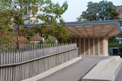 Il tetto dello Stadtgarten Pavillon nei giardini cittadini a Zugo, Svizzera.



