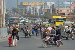 Il traffico caotico di Kashgar in Cina - © Trial / Shutterstock.com