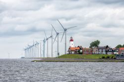 Il villaggio di pescatori di Urk, Paesi Bassi. Questo paese di 20 mila abitanti si trova nella provincia di Flevoland, cuore dell'Olanda con le sue opere di grande ingegneristica. In questa ...