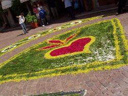 Infiorata di Fiumalbo borgo dell'Emilia-Romagna ...