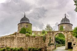 Ingresso al Castello di Sababurg, la fortezza della Bella Addormentata nel Bosco, nei pressi di Hofgeismar in Assia (Germania).